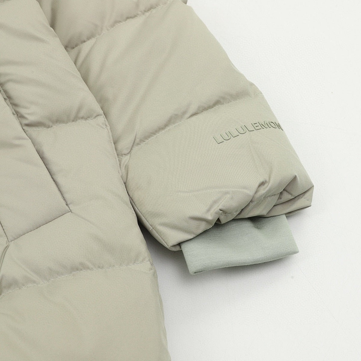 Chamarra de Plumas lululemon Wunder Puff Larga Verde Salvia beige, foto 7 de 9