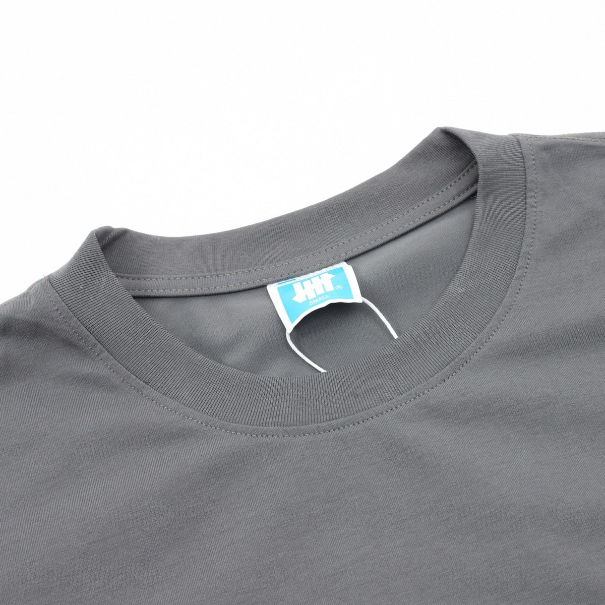 Playera UNDEFEATED Gris, foto 6 de 7
