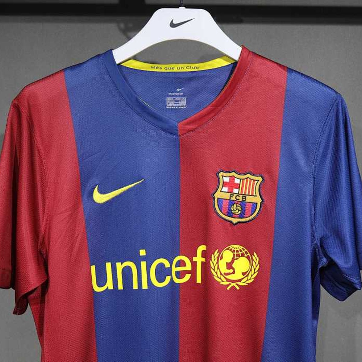 Jersey FC Barcelona 2006-07 Local rojo, foto 6 de 6
