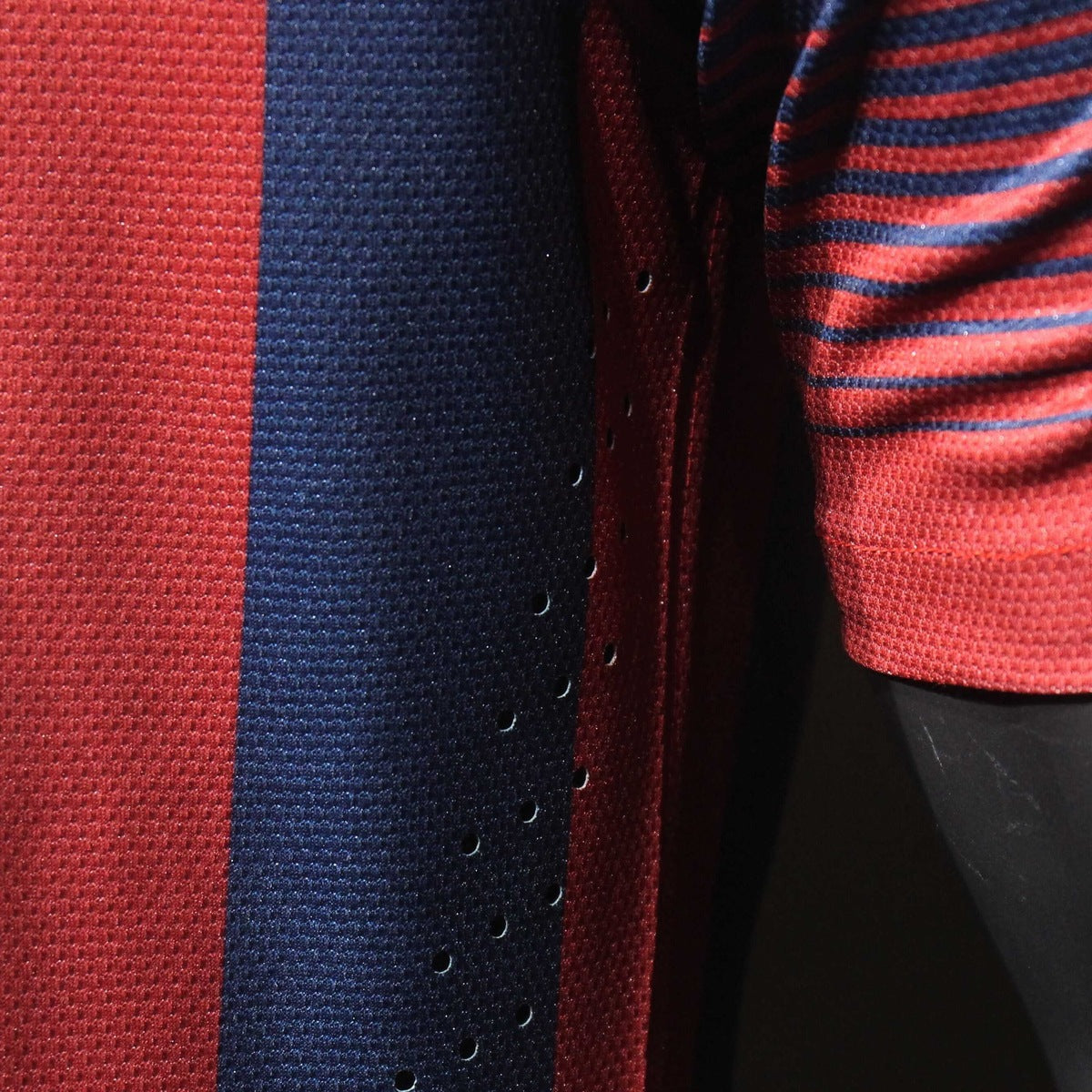 Jersey FC Barcelona 2013-14 Local rojo, foto 3 de 7