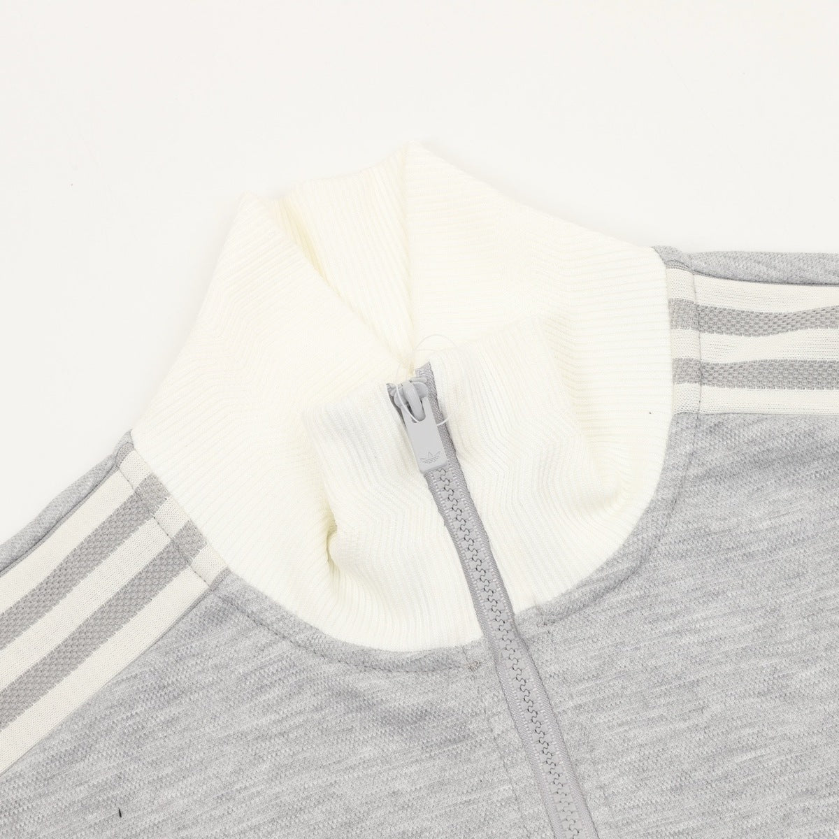 Chamarra adidas Retro Gris, foto 8 de 9