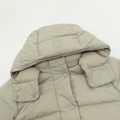 Chamarra de Plumas lululemon Wunder Puff Larga Verde Salvia beige, foto 8 de 9
