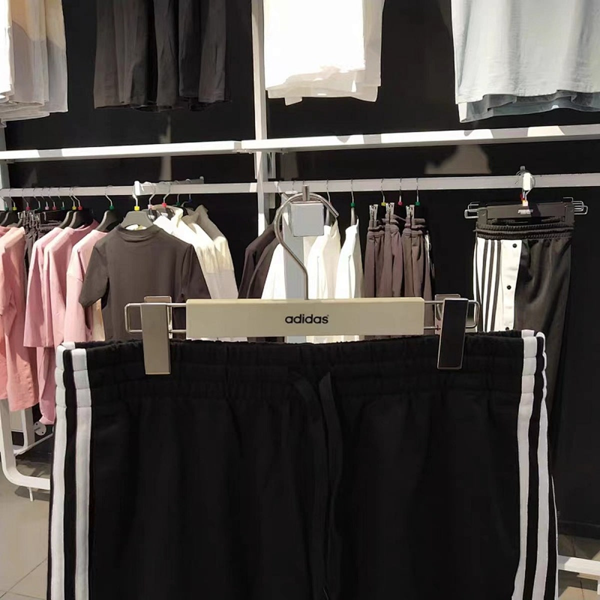 Short adidas Logo Negro, foto 4 de 8