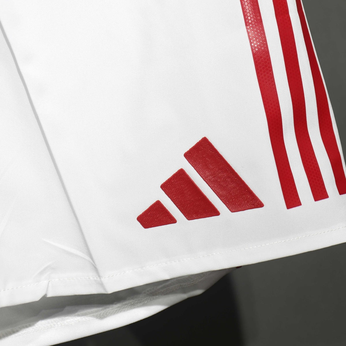 Short Arsenal adidas 2025 Local blanco, foto 4 de 5