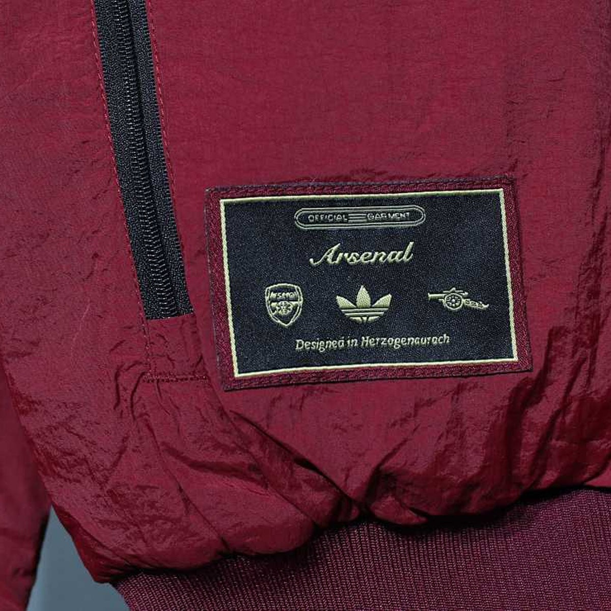 Chamarra Arsenal adidas 25/26 Terrace Icons Reversible Roja rojo, foto 5 de 6
