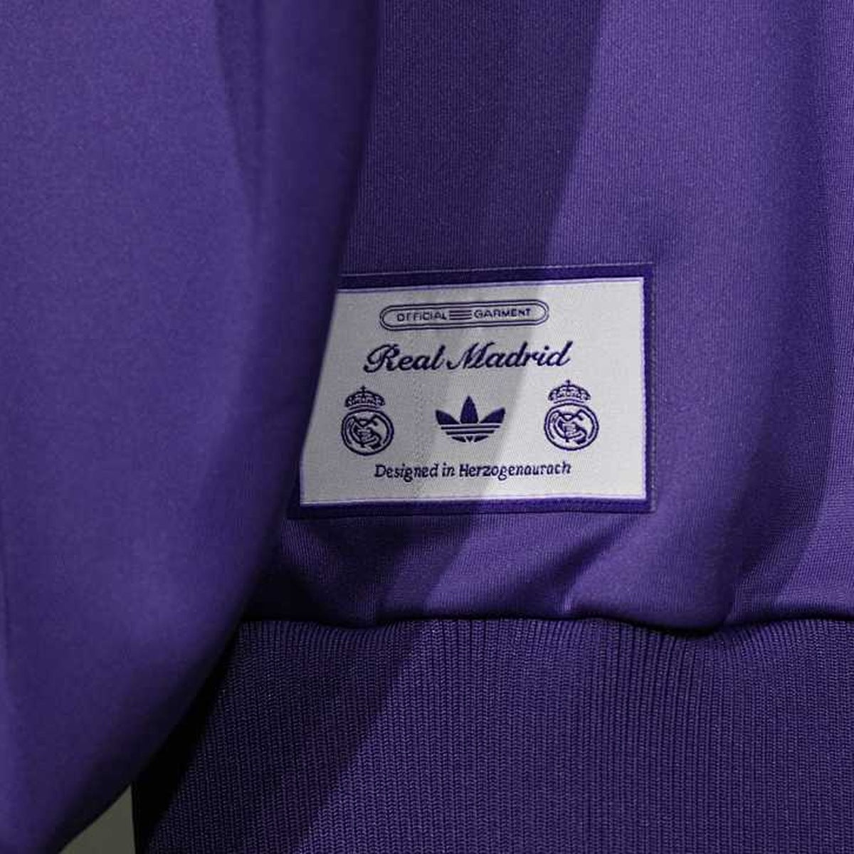 Conjunto Real Madrid adidas Clásico Retro Morado, foto 9 de 13
