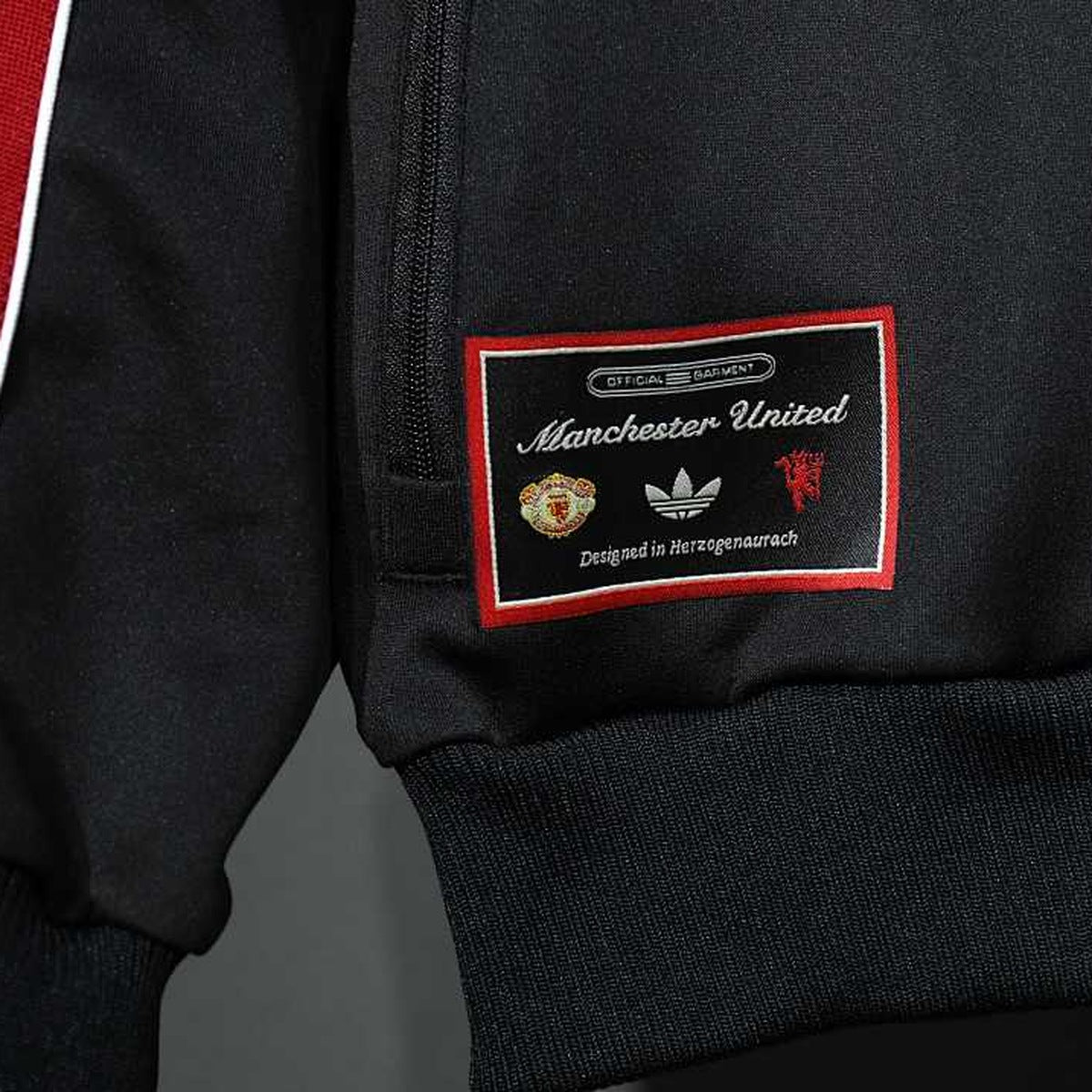 Conjunto Manchester United adidas Clásico Retro Negro, foto 11 de 15