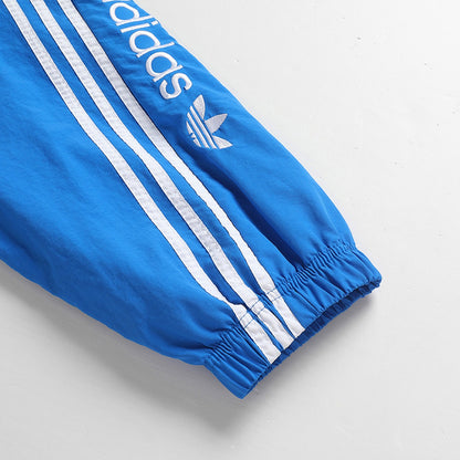 Conjunto adidas Taslan Tres Franjas, foto 2 de 10