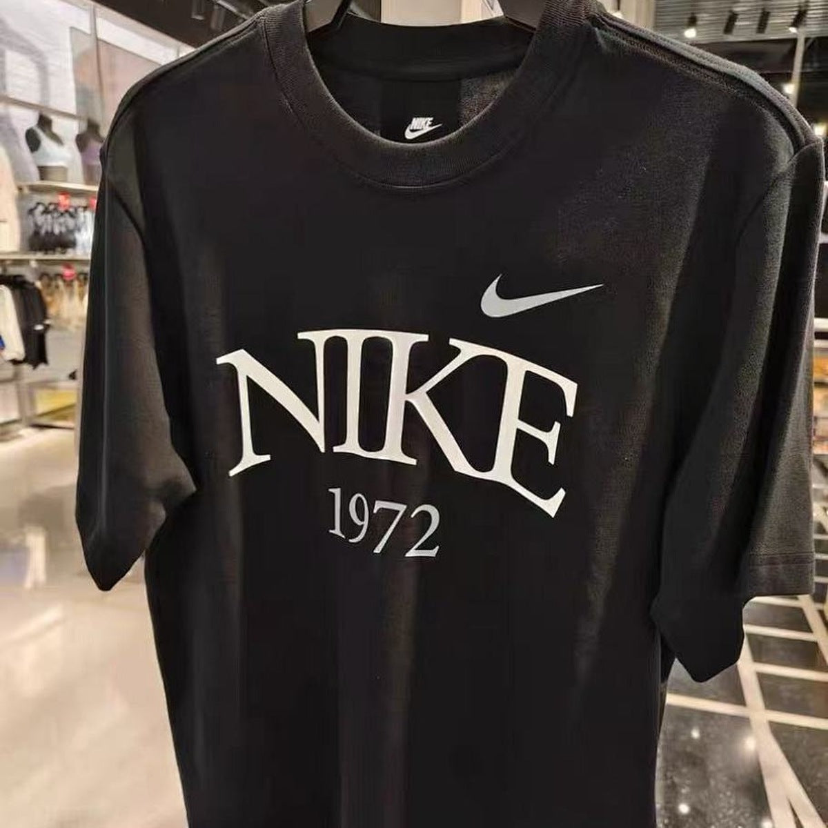 Playera Nike 1972 Letras Clásicas, foto 5 de 5