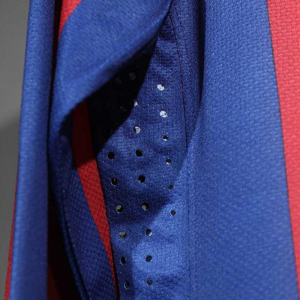 Jersey FC Barcelona 2010-11 Local rojo, foto 4 de 6