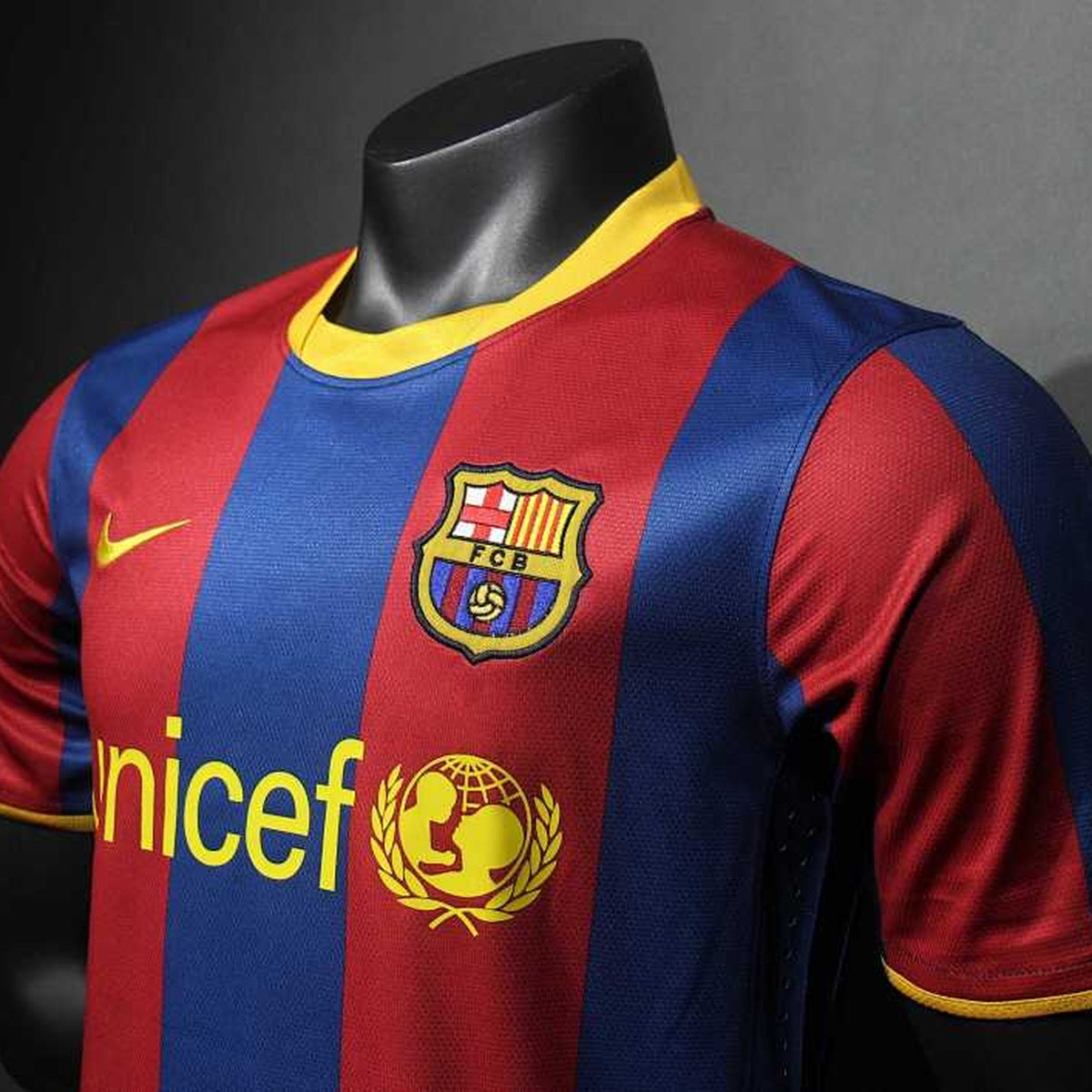 Jersey FC Barcelona 2010-11 Local rojo, foto 6 de 10
