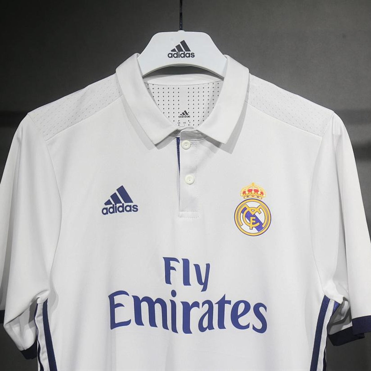 Jersey Real Madrid 2016-17 Local blanco, foto 11 de 12