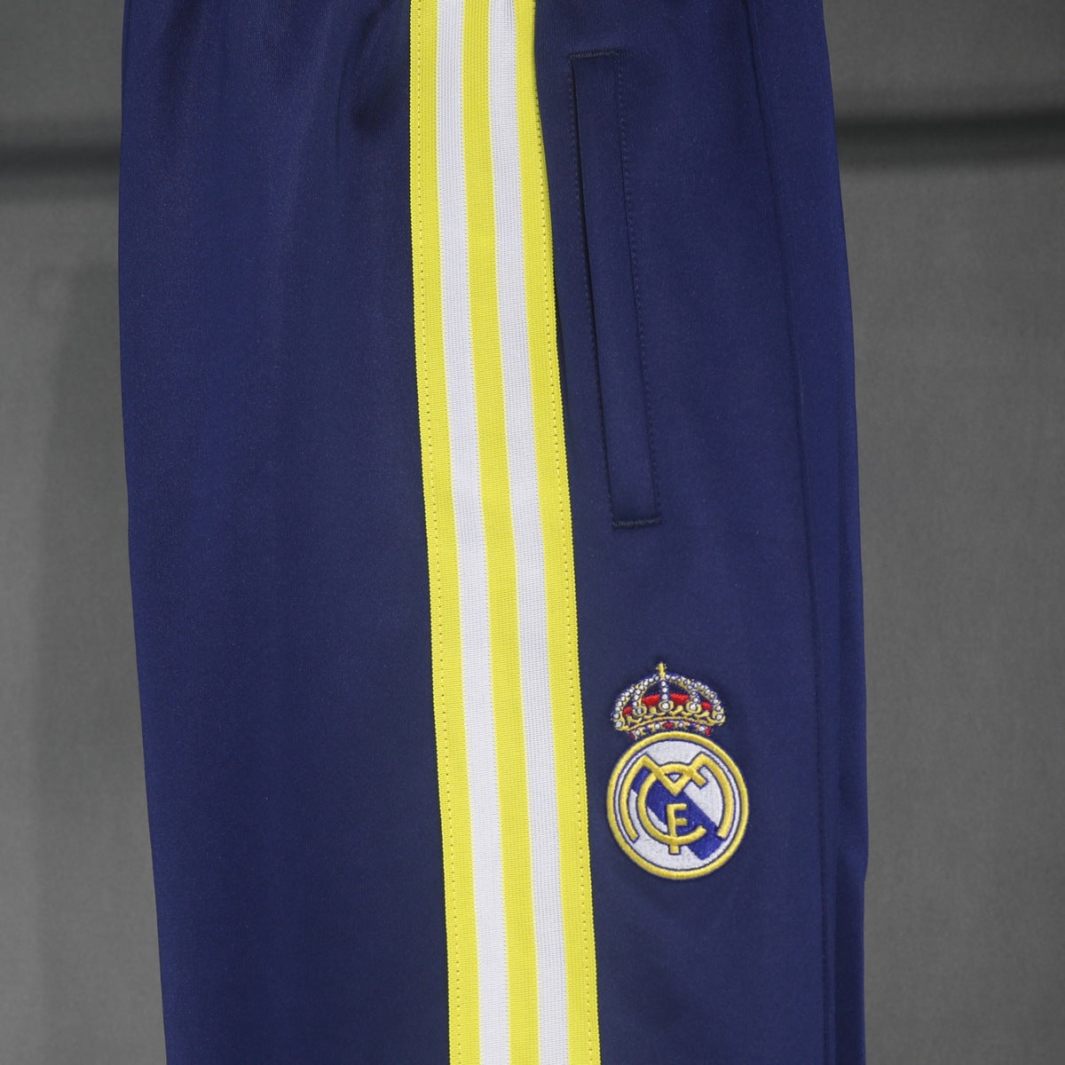 Conjunto Real Madrid adidas TRACK TOP Retro 2026 Azul marino, foto 11 de 11