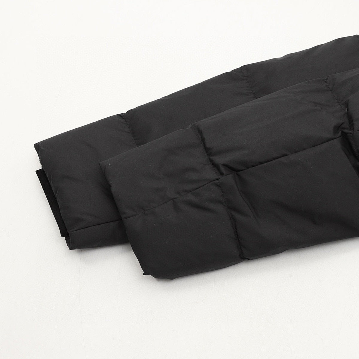 Chamarra de Plumas lululemon Wunder Puff Super Cropped Negra negro, foto 6 de 9