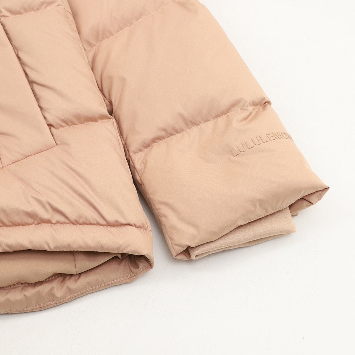 Chamarra de Plumas lululemon Wunder Puff 5 Paneles Durazno beige, foto 7 de 9