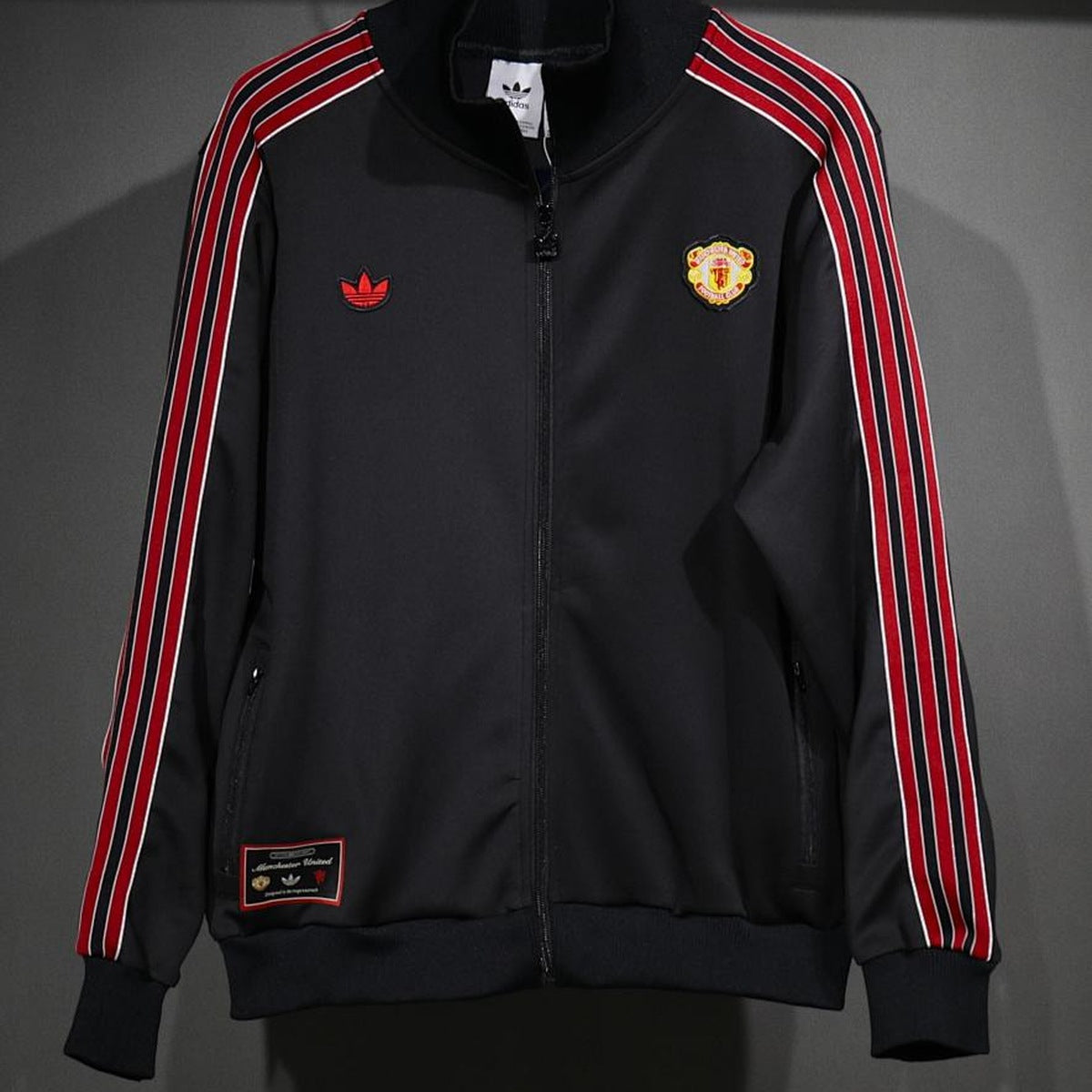 Conjunto Manchester United adidas Clásico Retro Negro, foto 15 de 15