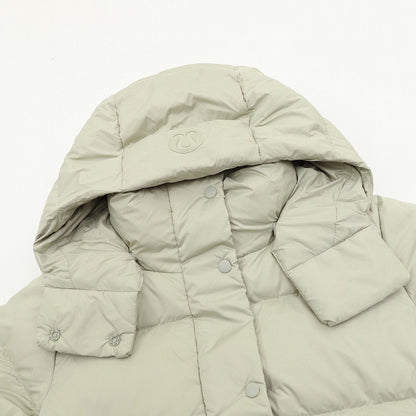 Chamarra de Plumas lululemon Wunder Puff Super Cropped Verde Salvia beige, foto 8 de 9