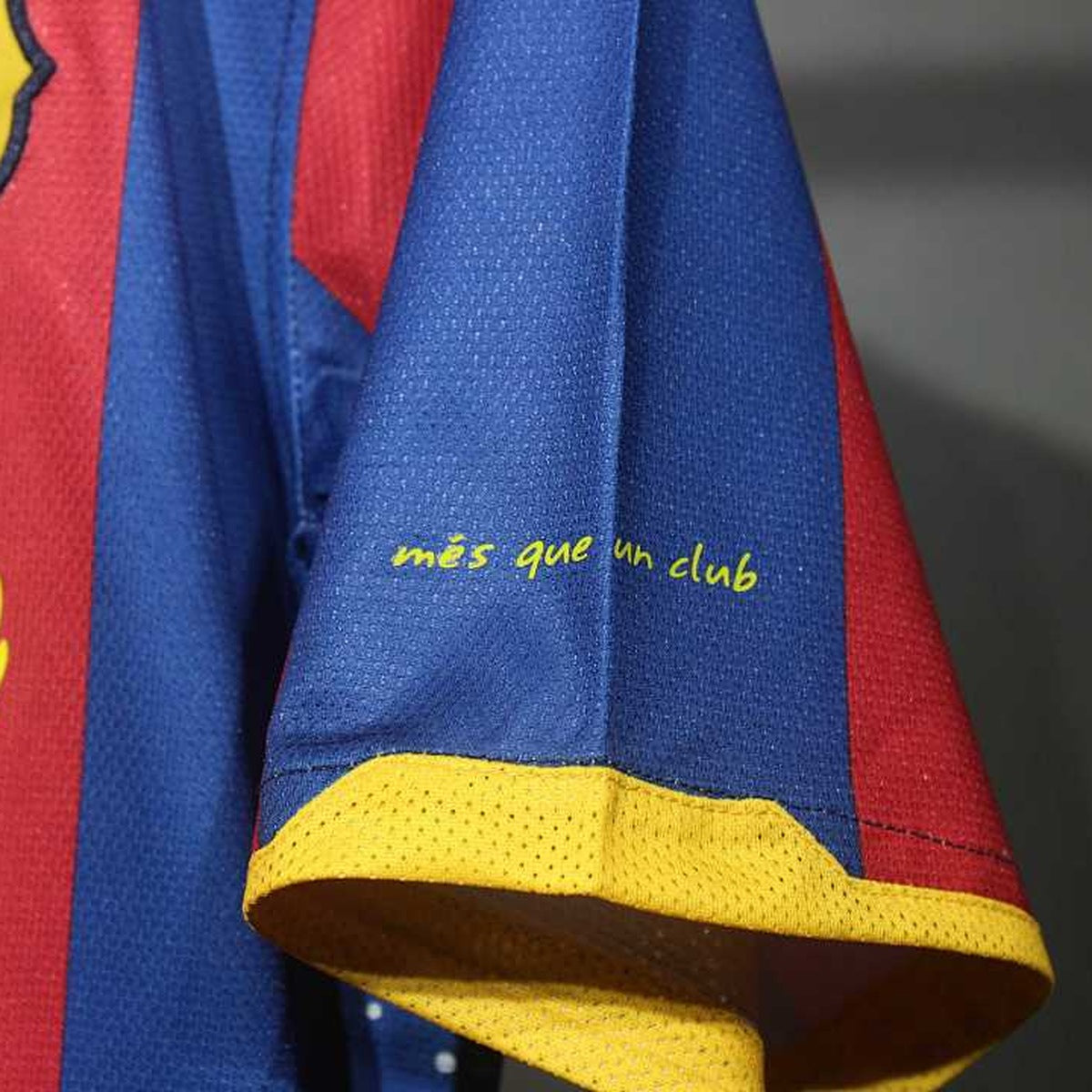 Jersey FC Barcelona 2010-11 Local rojo, foto 10 de 10