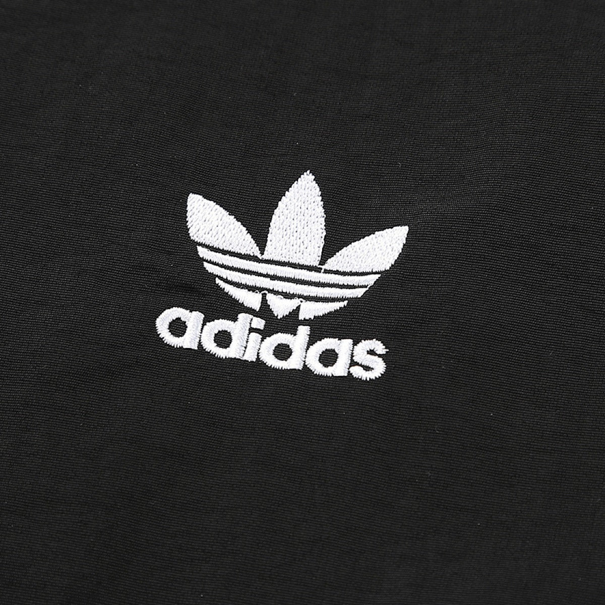 Conjunto adidas Taslan Tres Franjas, foto 8 de 10