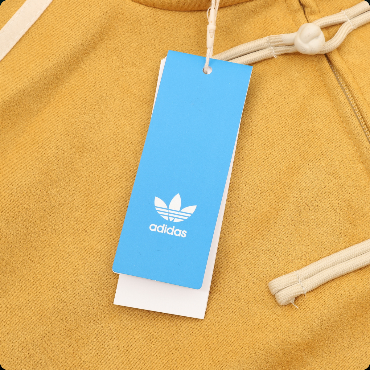 Chamarra adidas Tang Año Nuevo Chino amarilla, detalle de la etiqueta