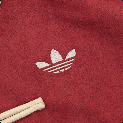 Chamarra adidas Tang Año Nuevo Chino roja, detalle del logo