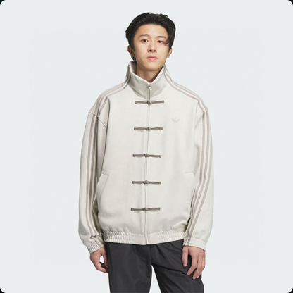 Chamarra adidas Tang Año Nuevo Chino crema, con modelo