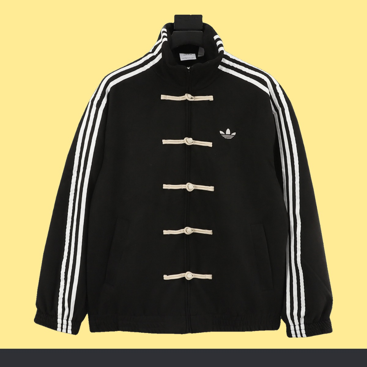 Chamarra adidas Tang Año Nuevo Chino negra, vista de frente