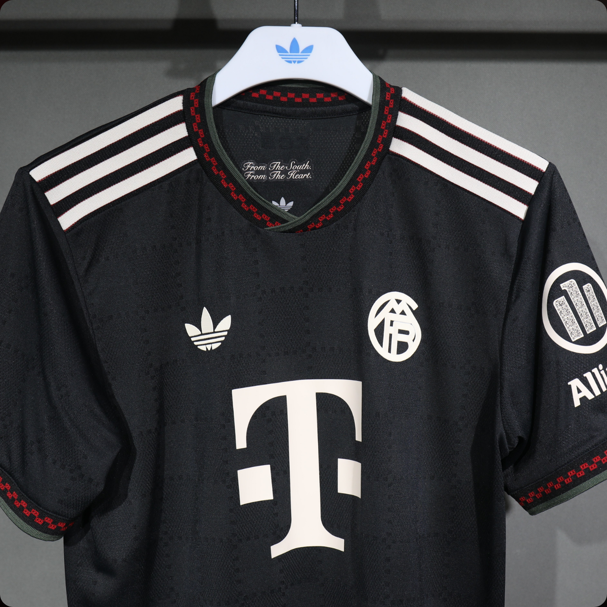 FC Bayern München 2025/26 - Tercer Jersey  Authentic