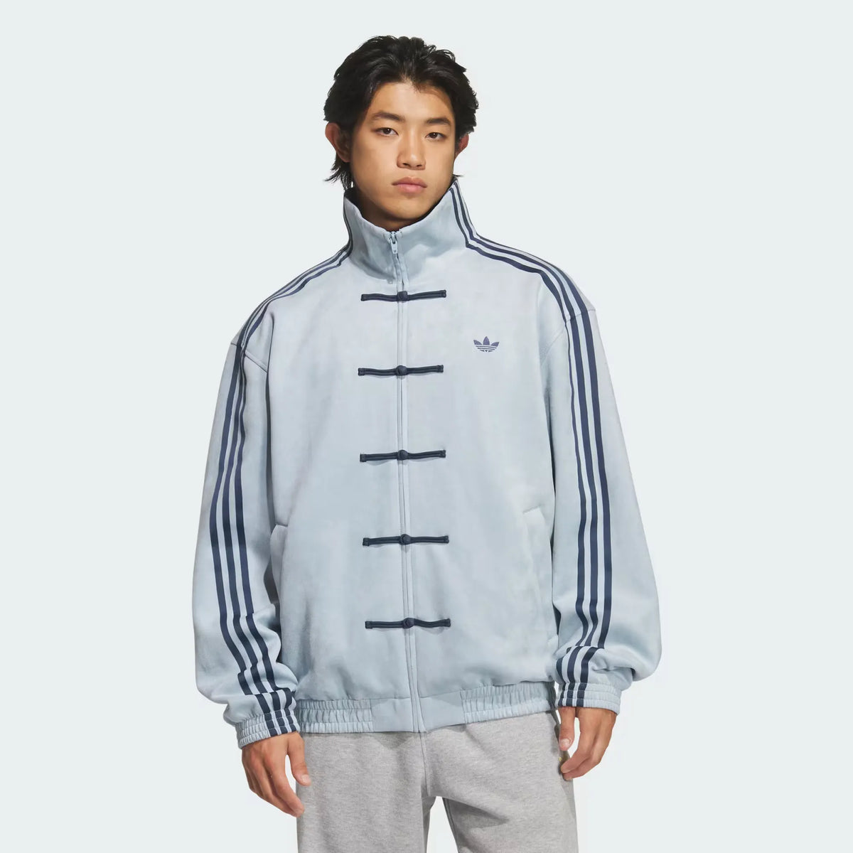 Chamarra adidas Tang Año Nuevo Chino azul cielo, con modelo