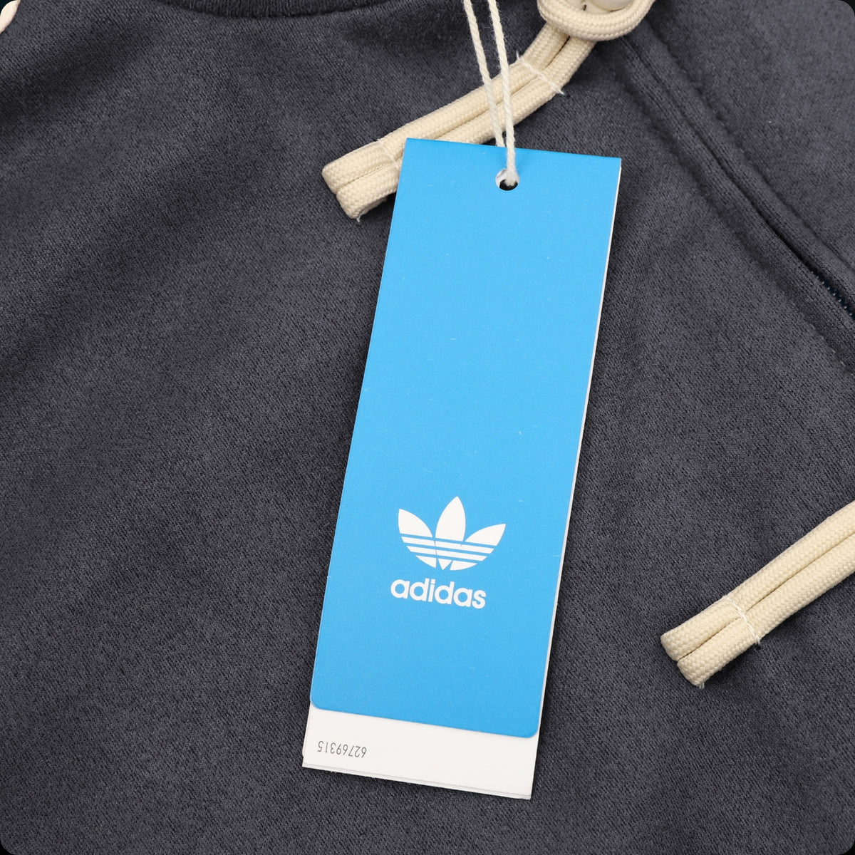 Chamarra adidas Tang Año Nuevo Chino gris oxford, detalle de la etiqueta